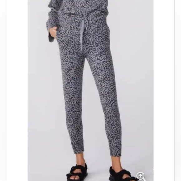 Monrow mini leopard Sweats/Joggers - Picture 1 of 8